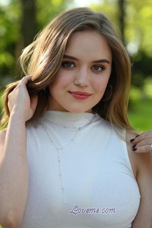220741 - Anastasiia Age: 23 - Poland